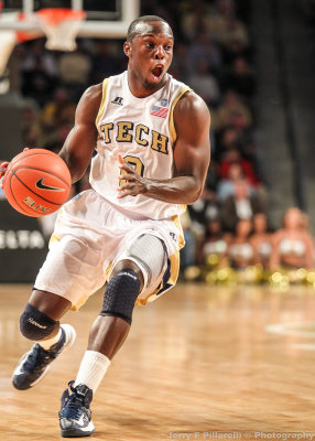 Georgia Tech G Udofia drives on the right side