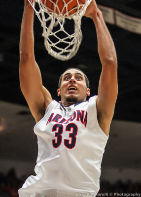 Wildcats F Grant Jerrett dunks off of a lob pass