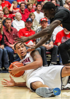 Wildcats F Brandon Ashley recovers a loose ball