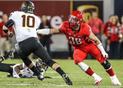 Wildcats S Jared Tevis attempts to tackle Sun Devils QB Kelly