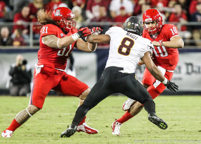 Arizona DL Taimi Tutogi blocks ASU LB Brandon Magee as QB Scott breaks downfield