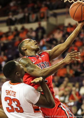 Wildcats G Lyons finishes a layup over Tigers F Josh Smith