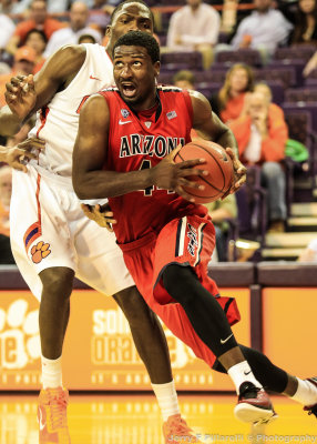 Wildcats F Hill goes baseline around a Tigers defender