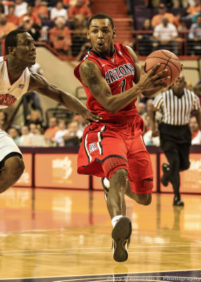 Wildcats G Lyons drives past a Tigers player and into the lane