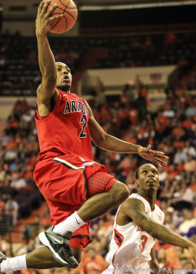 Arizona G Lyons glides to the basket