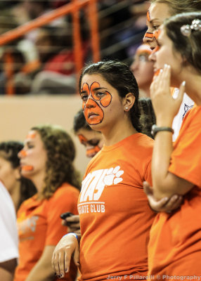 Clemson Fans become apprehensive as the game slips away in the closing minutes