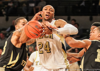 Jackets F Holsey is trapped by Hornets defenders