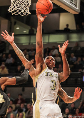 Yellow Jackets F Georges-Hunt lays the ball in from along the baseline