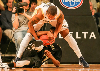 Georgia Tech F Georges-Hunt wrestles for a loose ball
