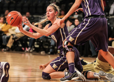 Washington G Kristi Kingma passes to a teammate after picking up a loose ball