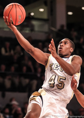 Jackets G Solomon Poole lays the ball in off the glass 