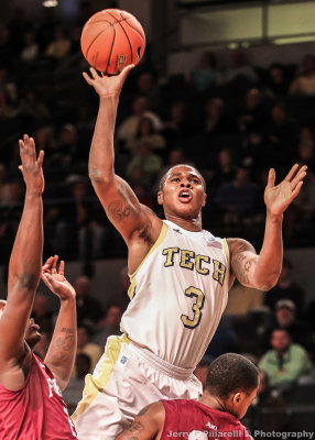 Jackets F Marcus Georges-Hunt shoots over several Rams defenders