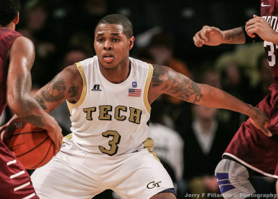 Yellow Jackets F Georges-Hunt on defense