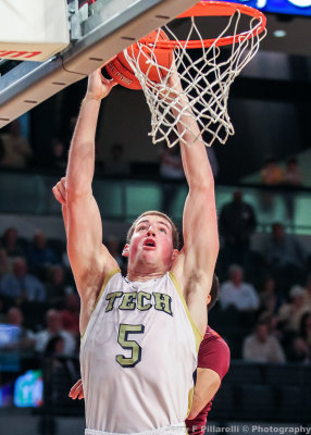 Yellow Jackets C Miller takes the uncontested dunk