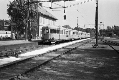Karlsborg railway stn 1986 and 2012