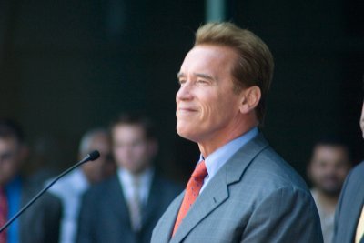 Governor Schwarzenegger Visits Caltrans D07