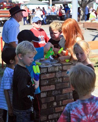 Water gun filling station