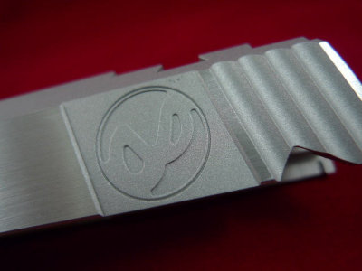 SV Infinity, 3LPI front serrations, and Logo rear serrations, Silver