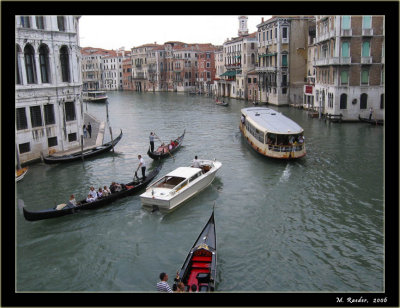 At the Rialto Bridge_401n