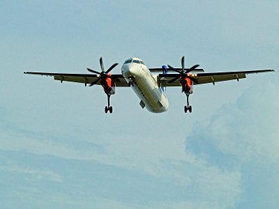 Approaching - SAS Dash 8-Q400