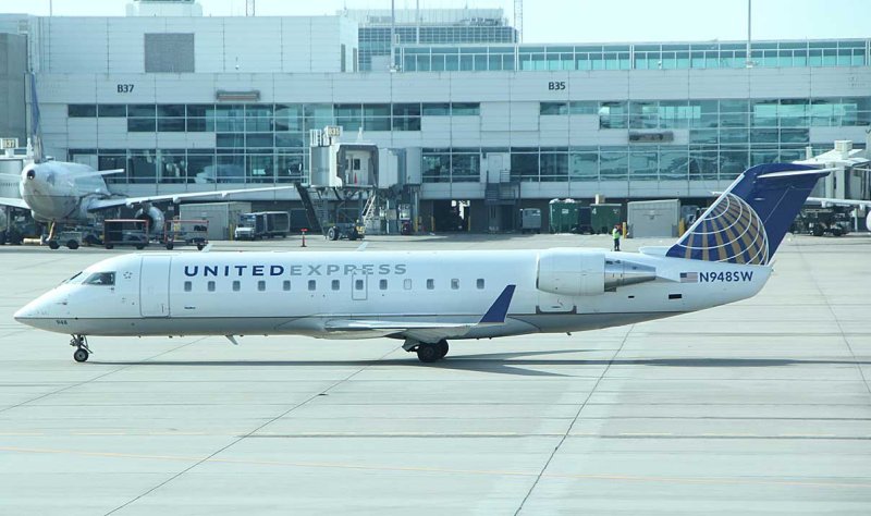 United CRJ-200 at DEN
