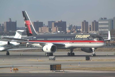 Donald Trump's personal 757 at LGA