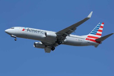 AA 737-800 in the AA's new livery approaching JFK RWY 31R on a sunny spring day.