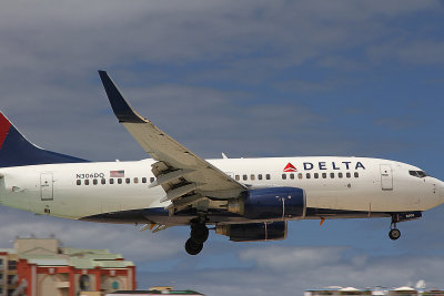 Delta from Atlanta arriving at Maho