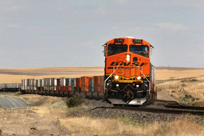 BNSF westbound, west of Harrington, WA.