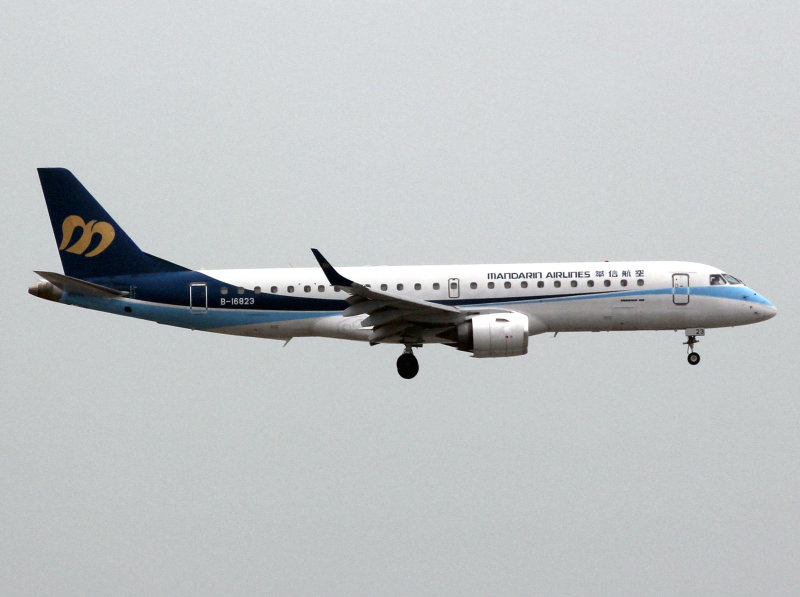 Emb-195  B-16823