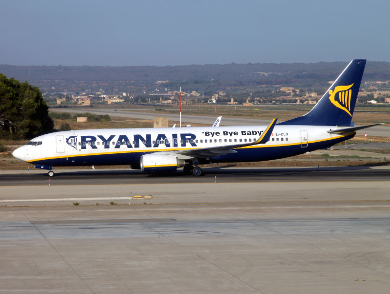 B737-800 EI-DLN