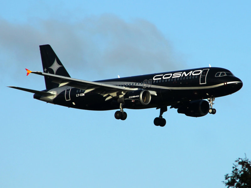 A320  LY-COM 