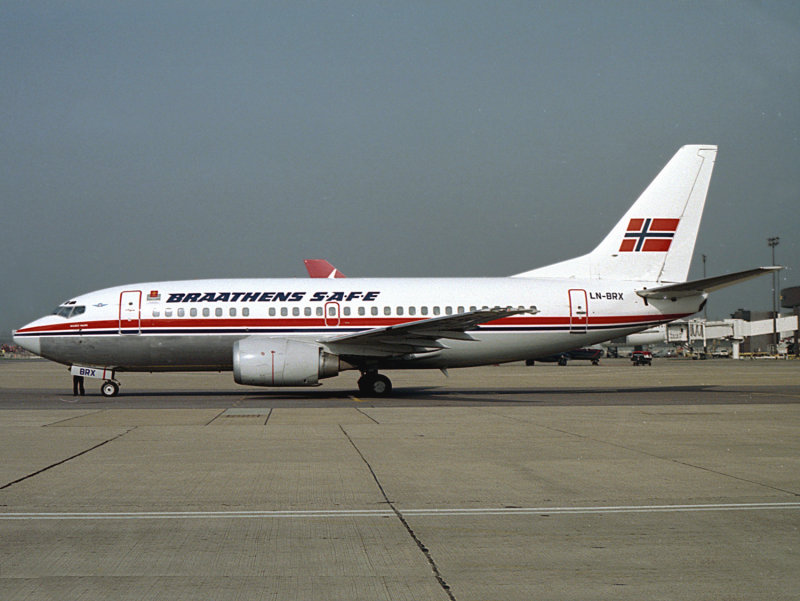 B737-500 LN-BRX