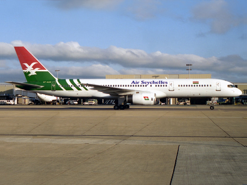 B757-200 S7-AHX  