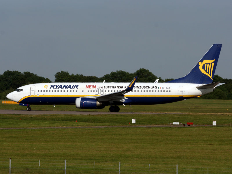 B738 EI-DAD