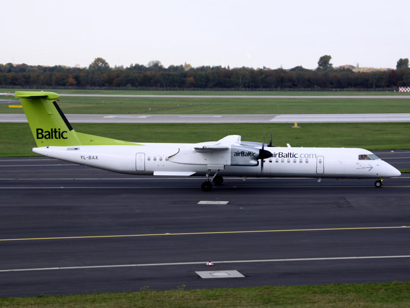 DHC8 -Q400 YL-BAX  