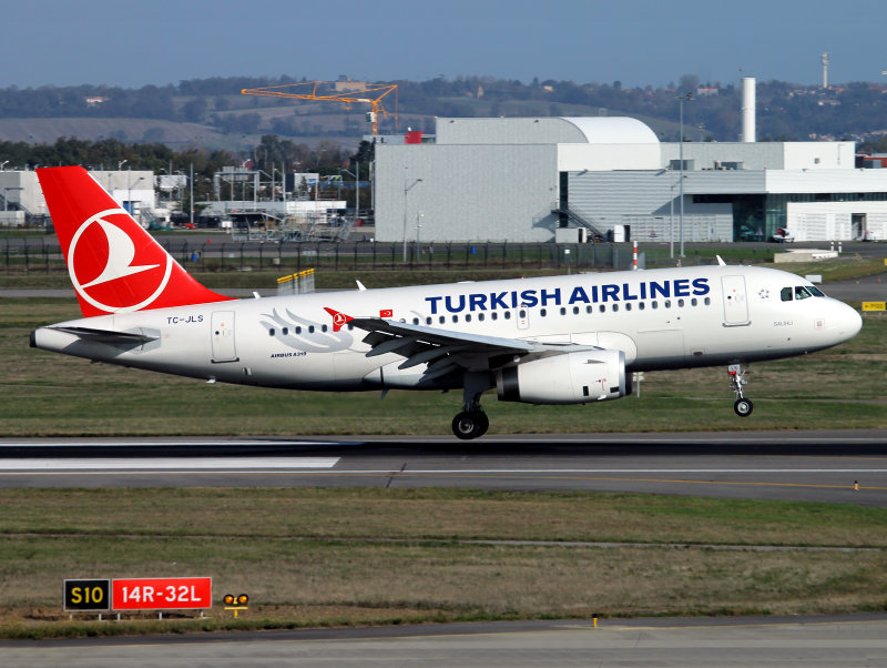 A319  TC-JLS  