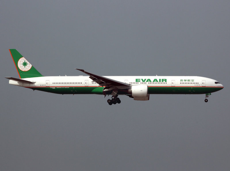 B777-300  B16713