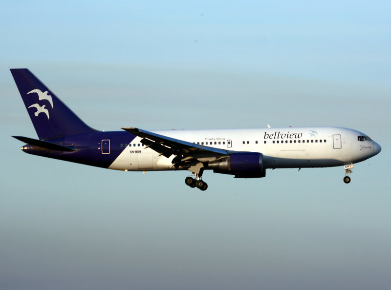 B77-200  5N-BGH 