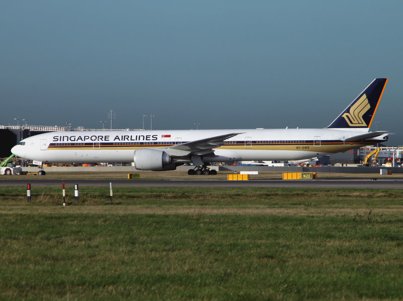 B777-300  9V-SWE  