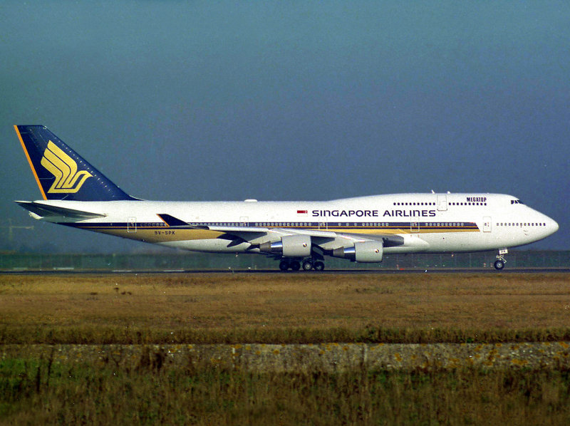 B747-400 9V-SPK  