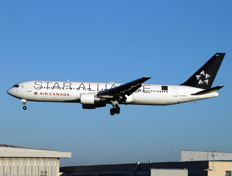 B767-300 C-FMWY  