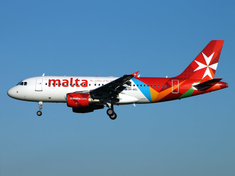 A-319  9H-AEL 