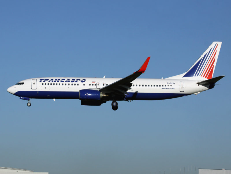 B738 EI-RUD