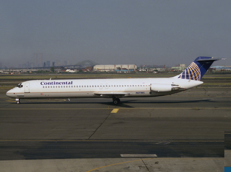DC9-50  N671MC 