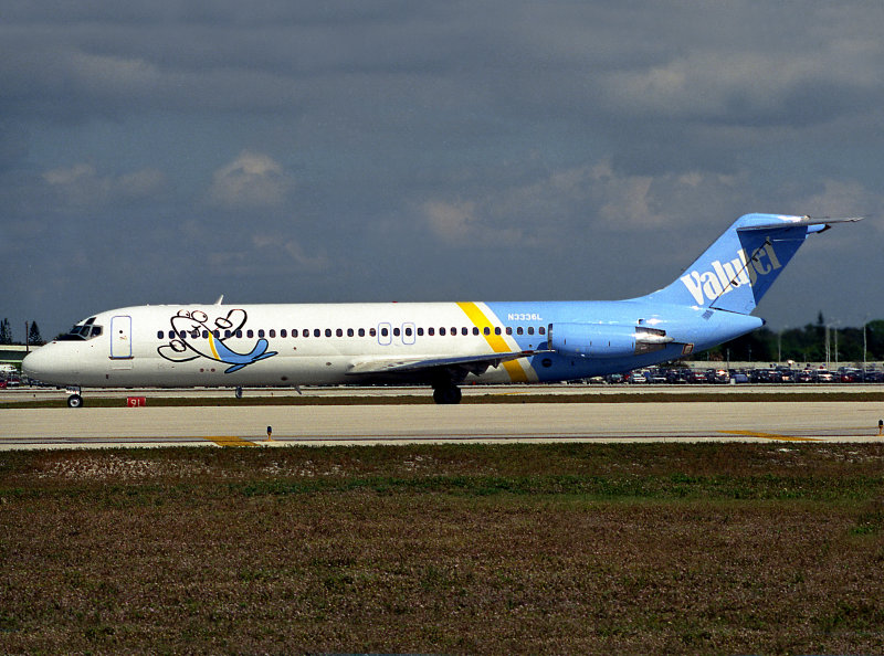 DC9-30  N3335L