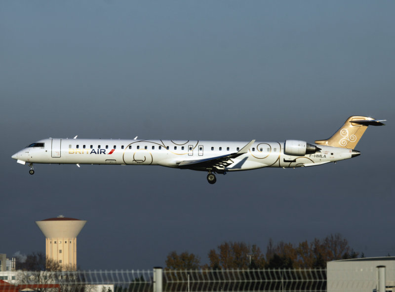CRJ-1000 F-HMLA