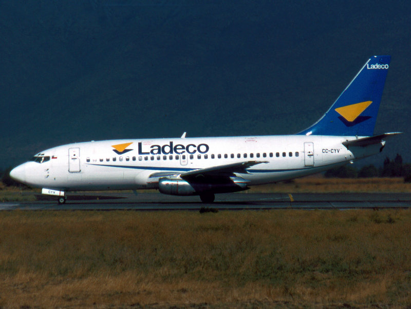 B737-200 CC-CYV 