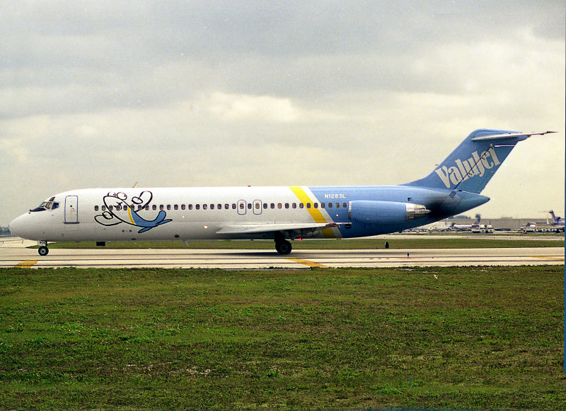 DC9-30  N1283L  
