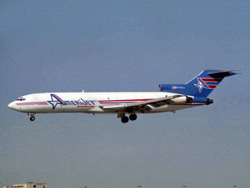 B722 N395AJ